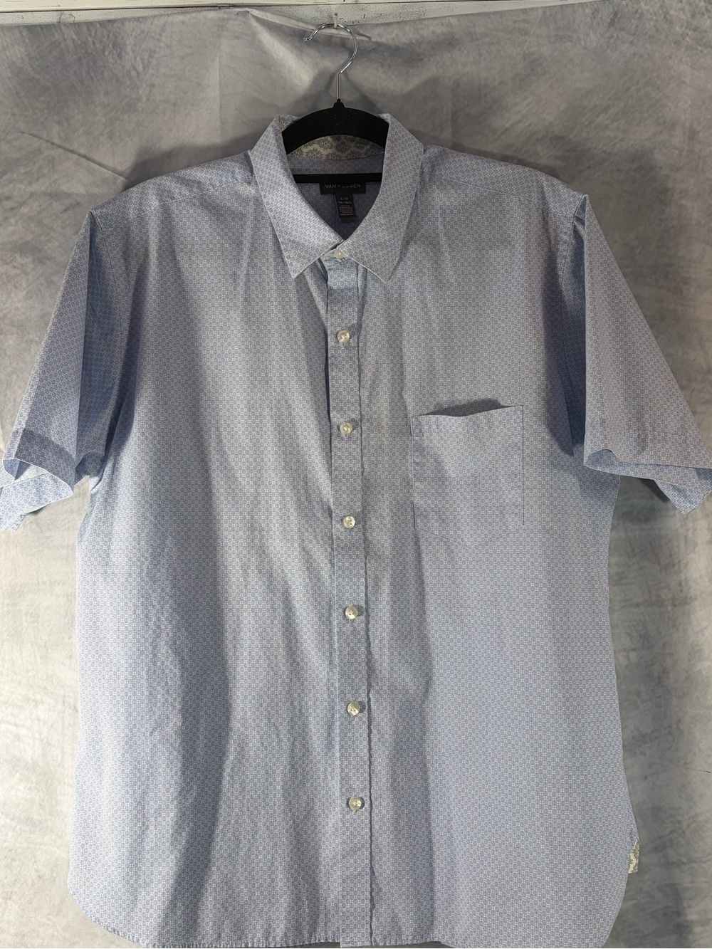 Van Heusen Men’s Button Front Short Sleeve Dress Shirt Large 16-16.5 Blue Print